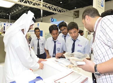 جناح جامعة الإمارات يثري معرض العين للتعليم والتوظيف باستقطابه الطلبة والخبرات الوظيفية الإماراتية 