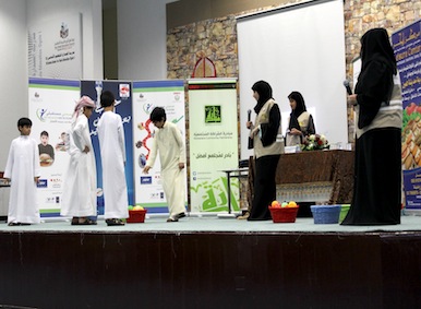 طالبات جامعة الإمارات ينظمن حملة "صحتي مستقبلي" لطلبة المدارس الابتدائية 