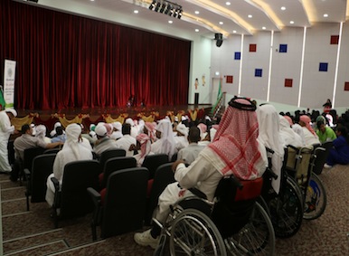 طالبات جامعة الإمارات يرسمن البسمة على وجوه ذوي الاحتياجات الخاصة