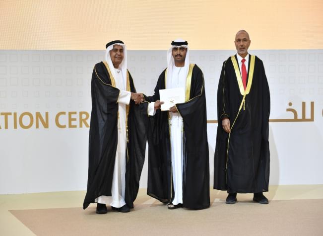 حفل تخرج الدفعة 42 لجامعة الإمارات - كلية الإدارة والاقتصاد
