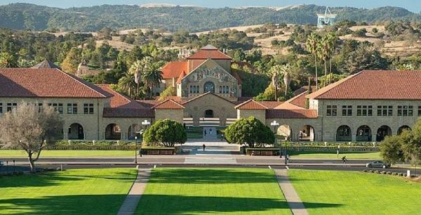 UAEU Students Present Ground-breaking Research at Stanford University