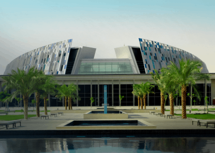 جامعة الإمارات تحصل على الاعتماد الدولي لبرنامجي العلوم السياسية والحوكمة والسياسات العامة من هيئة AQAS الألمانية