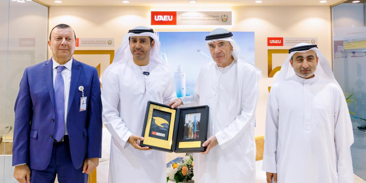 جامعة الإمارات العربية المتحدة تشارك في معرض أبوظبي الدولي للكتاب 2026 وتستعرض إرثها الأكاديمي