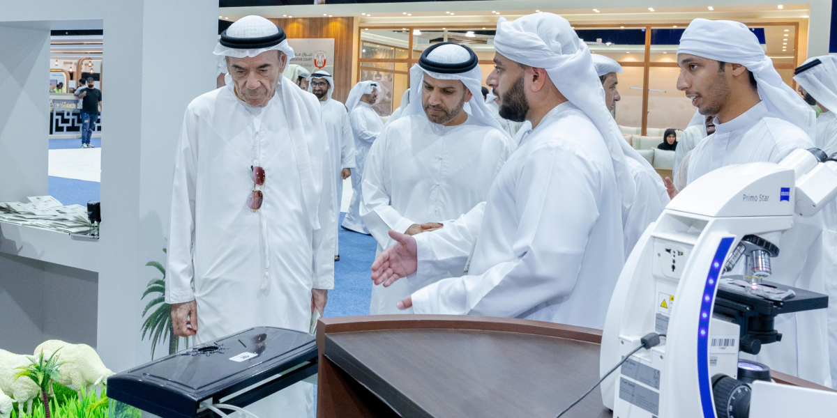 sliderImage جامعة الإمارات تشارك في مهرجان ليوا للرطب 2025 بإنجازات بحثية تدعم الزراعة المستدامة والأمن الغذائي