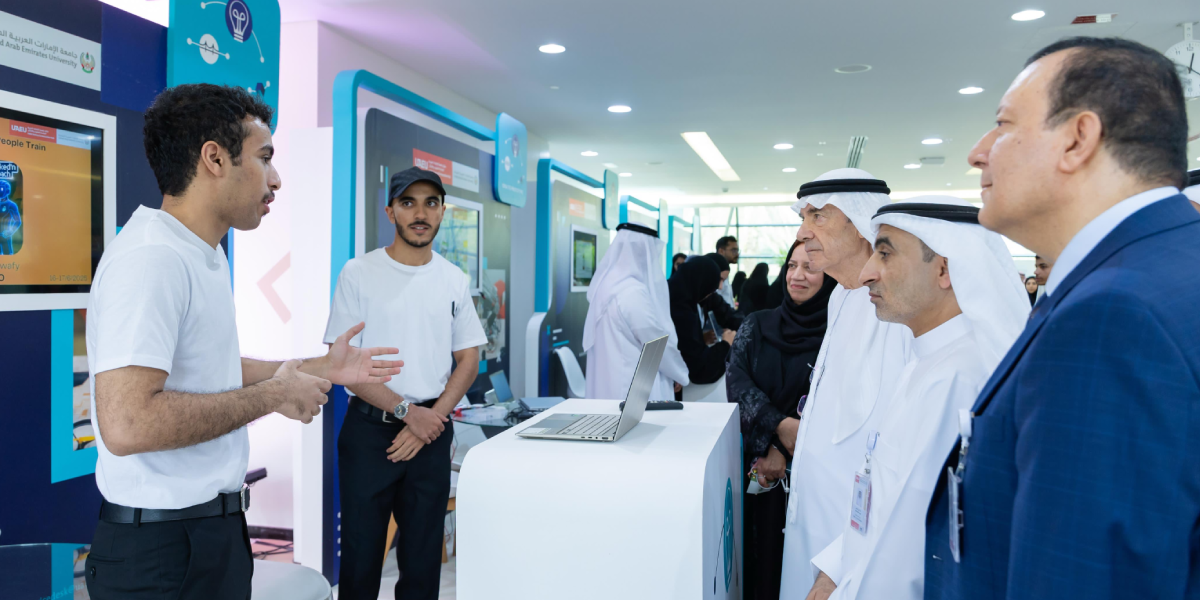 sliderImage جامعة الإمارات تستعرض 31 مشروعًا مبتكرًا في فعالية "من الفكرة إلى النموذج الأولي"