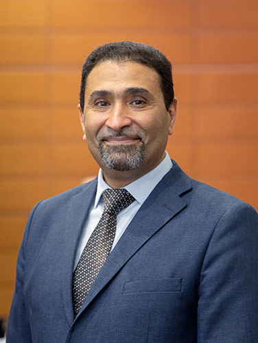 الدكتور أحمد حمدان يعمل أستاذًا مشاركًا في قسم التربية الخاصة والموهوبين بكلية التربية، جامعة الإمارات العربية المتحدة